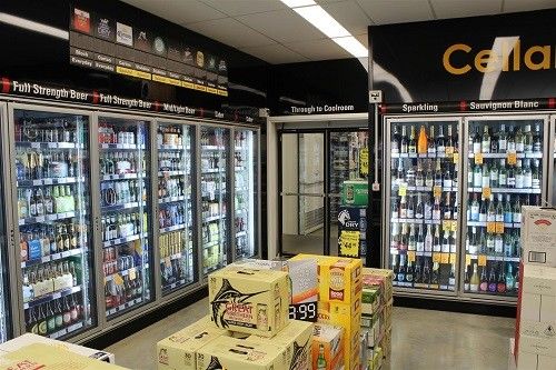 Прогулка дисплея двери супермаркета стеклянная в более крутых бензоколонках ночного магазина бакалеи